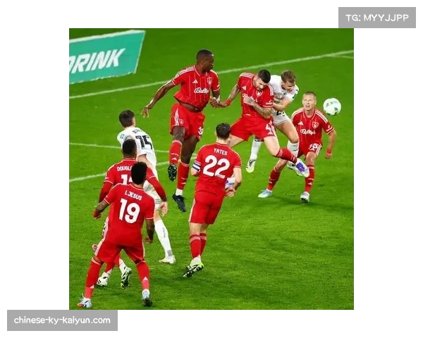 舍尔头球制胜，纽卡在英联杯中暂时领先热刺一球